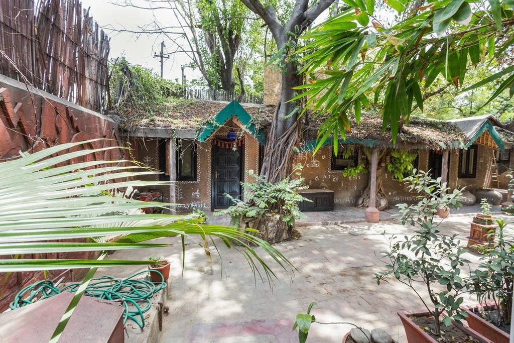 Garden cottage courtyard