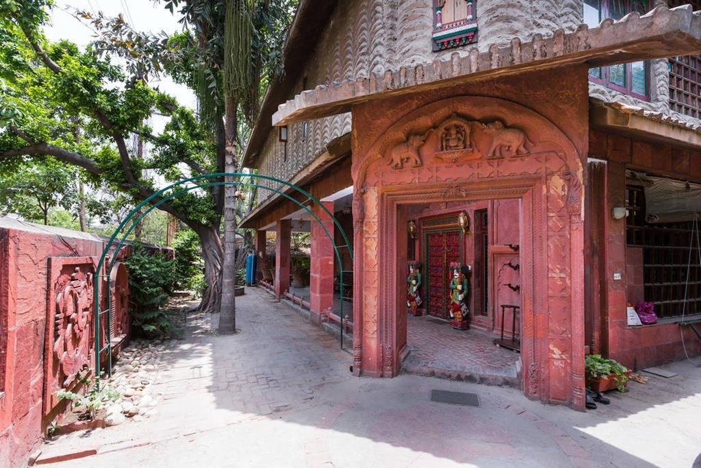 Sandstone entrance of Malhar Haveli
